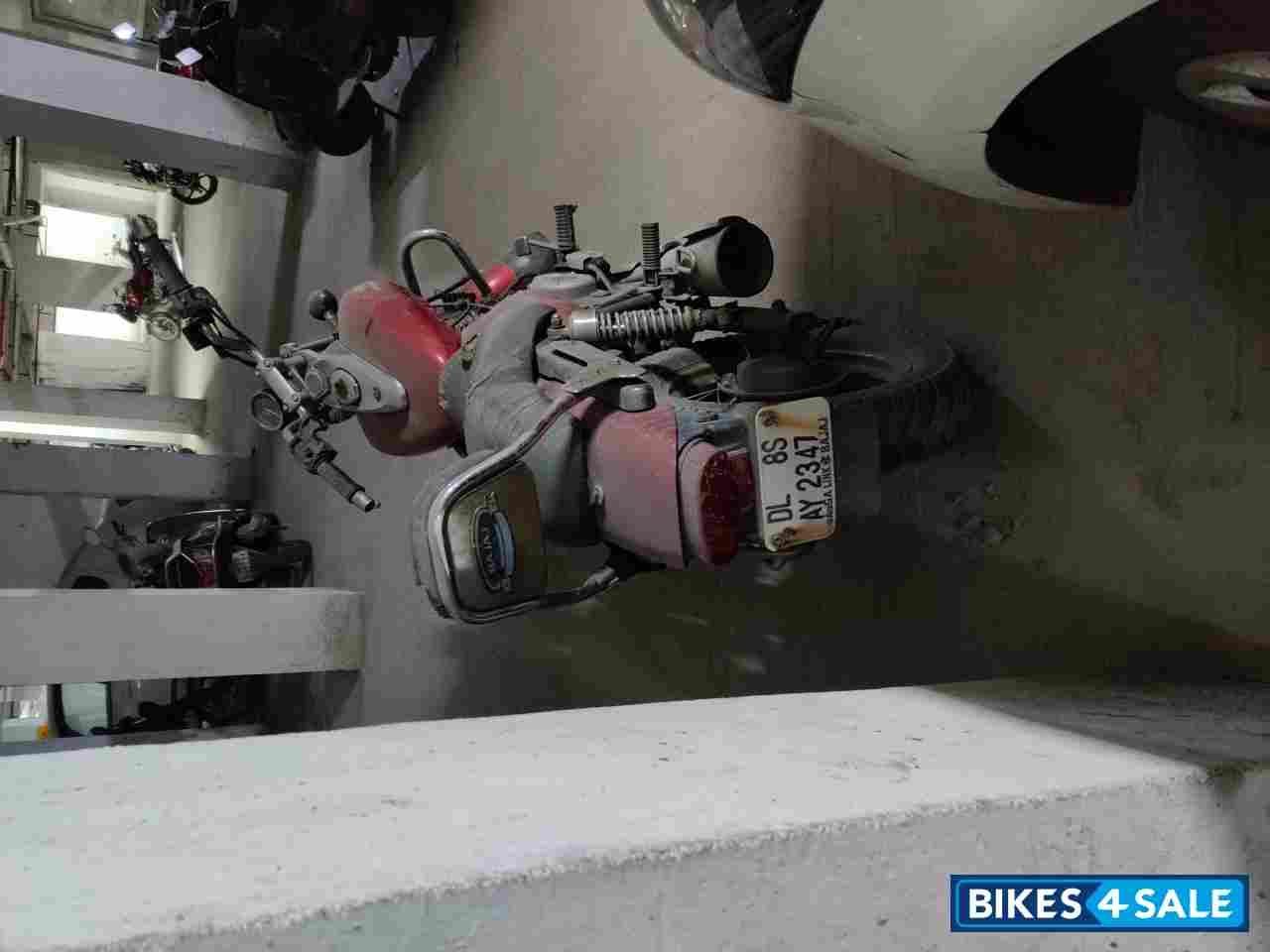 Red Bajaj Avenger 220 DTS-i