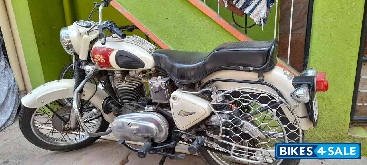 Cream With Golden Lining Royal Enfield Bullet 350