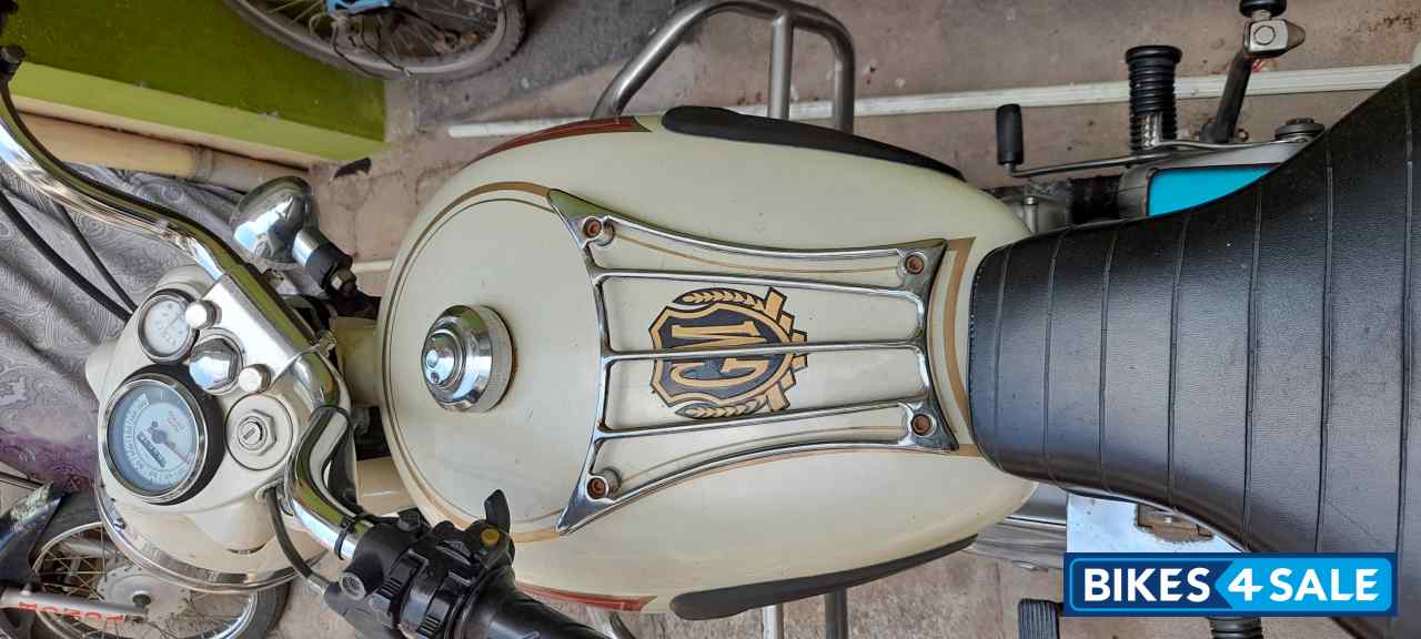 Cream With Golden Lining Royal Enfield Bullet 350