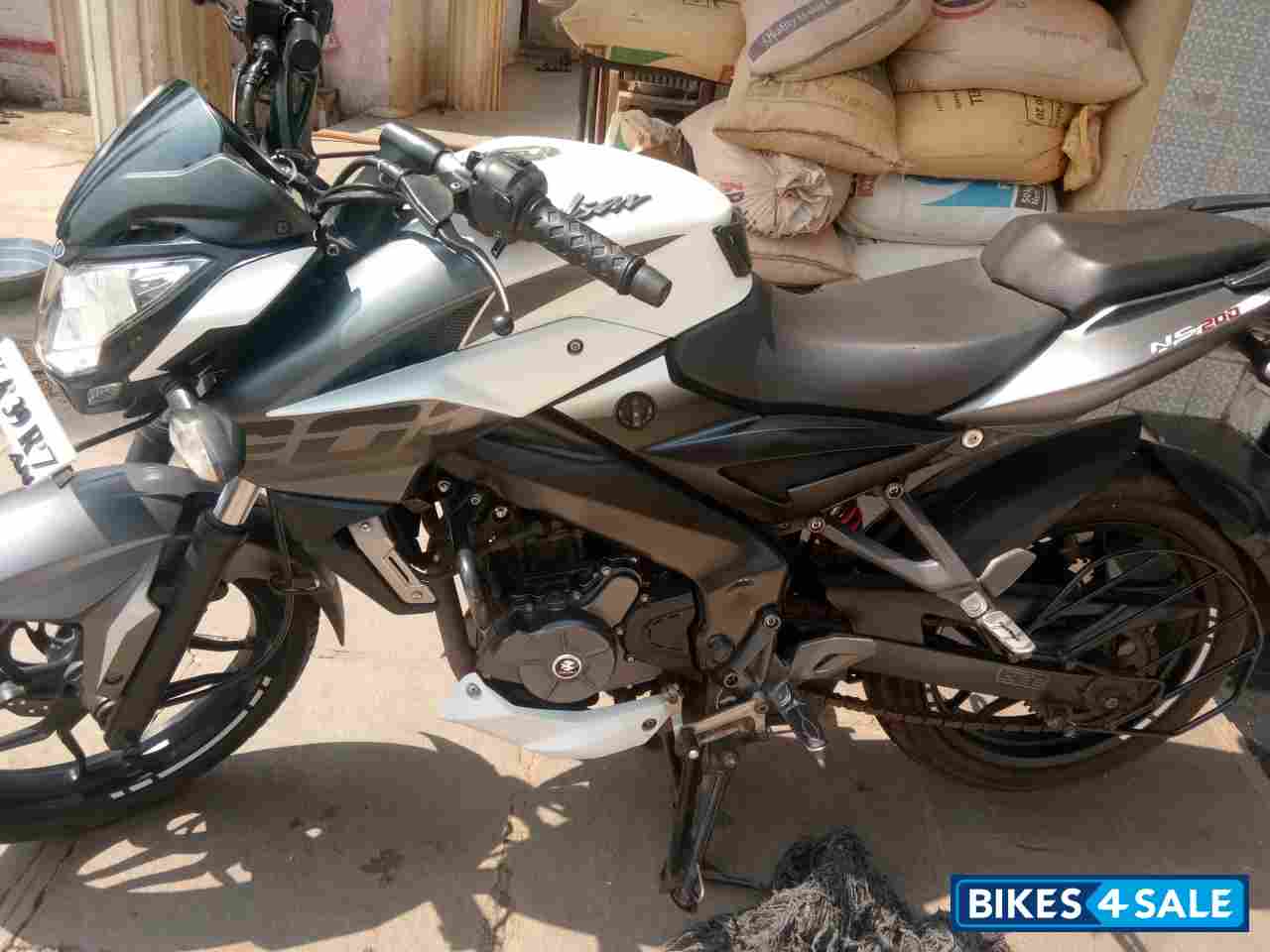 White Bajaj Pulsar 200 NS