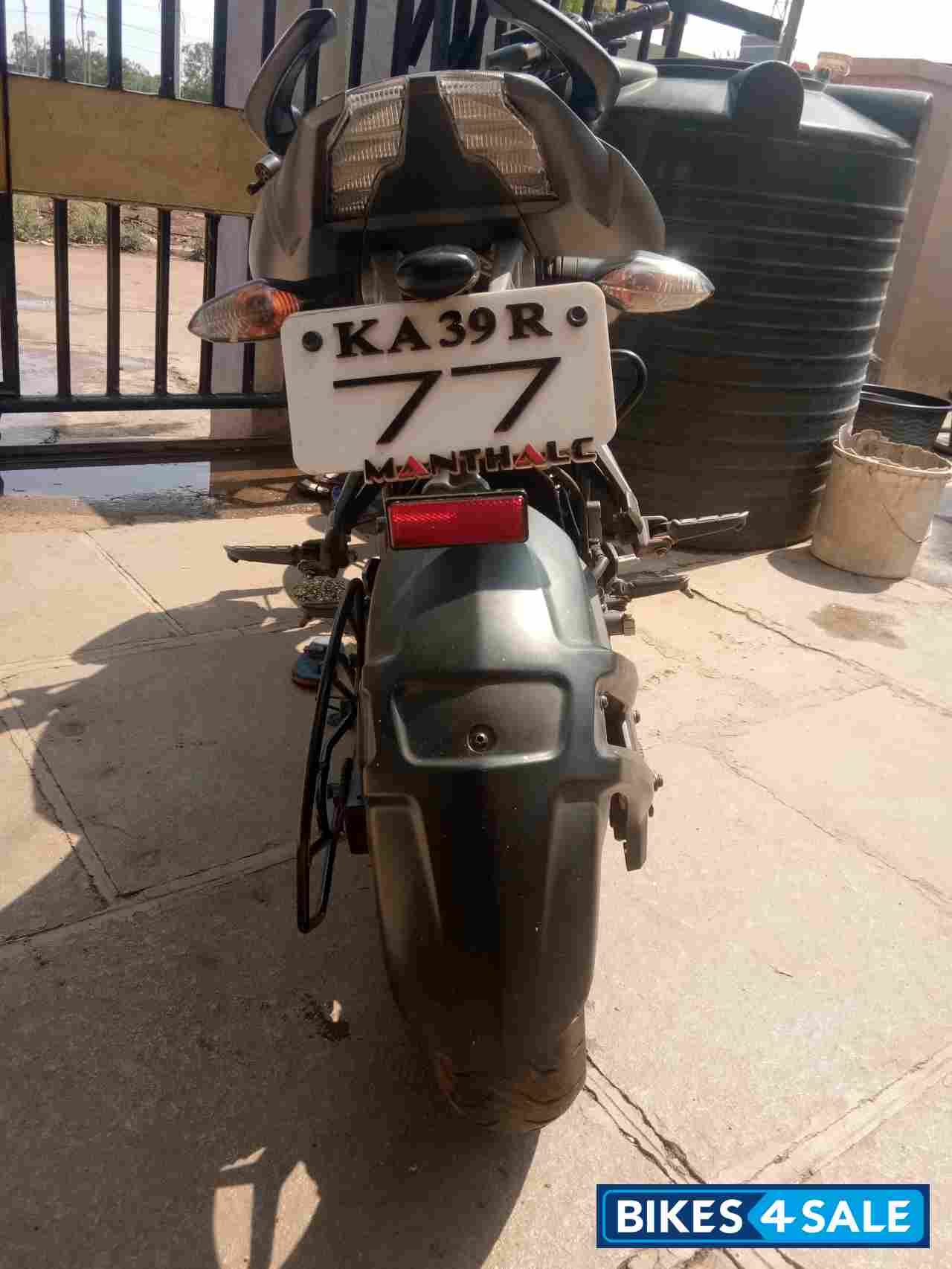 White Bajaj Pulsar 200 NS
