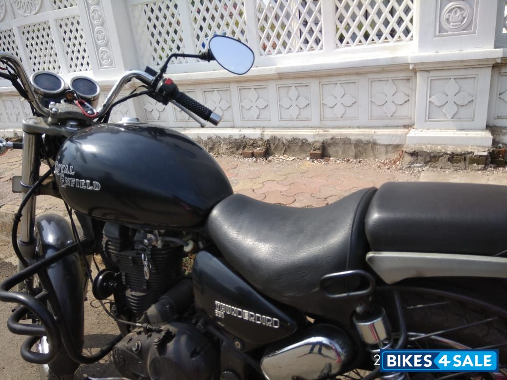 Black Royal Enfield Thunderbird 350 Black Royal Enfield Thunderbird 350