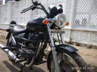 Black Royal Enfield Thunderbird 350