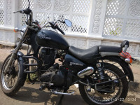 Black Royal Enfield Thunderbird 350