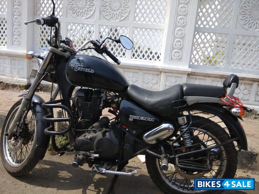 Black Royal Enfield Thunderbird 350 Black Royal Enfield Thunderbird 350