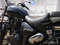 Black Royal Enfield Thunderbird 350