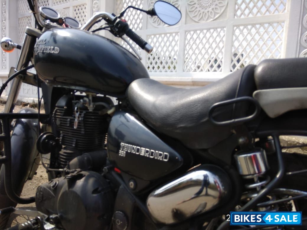 Black Royal Enfield Thunderbird 350 Black Royal Enfield Thunderbird 350
