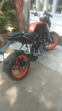 Orange KTM Duke 125