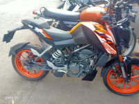 Orange KTM Duke 125