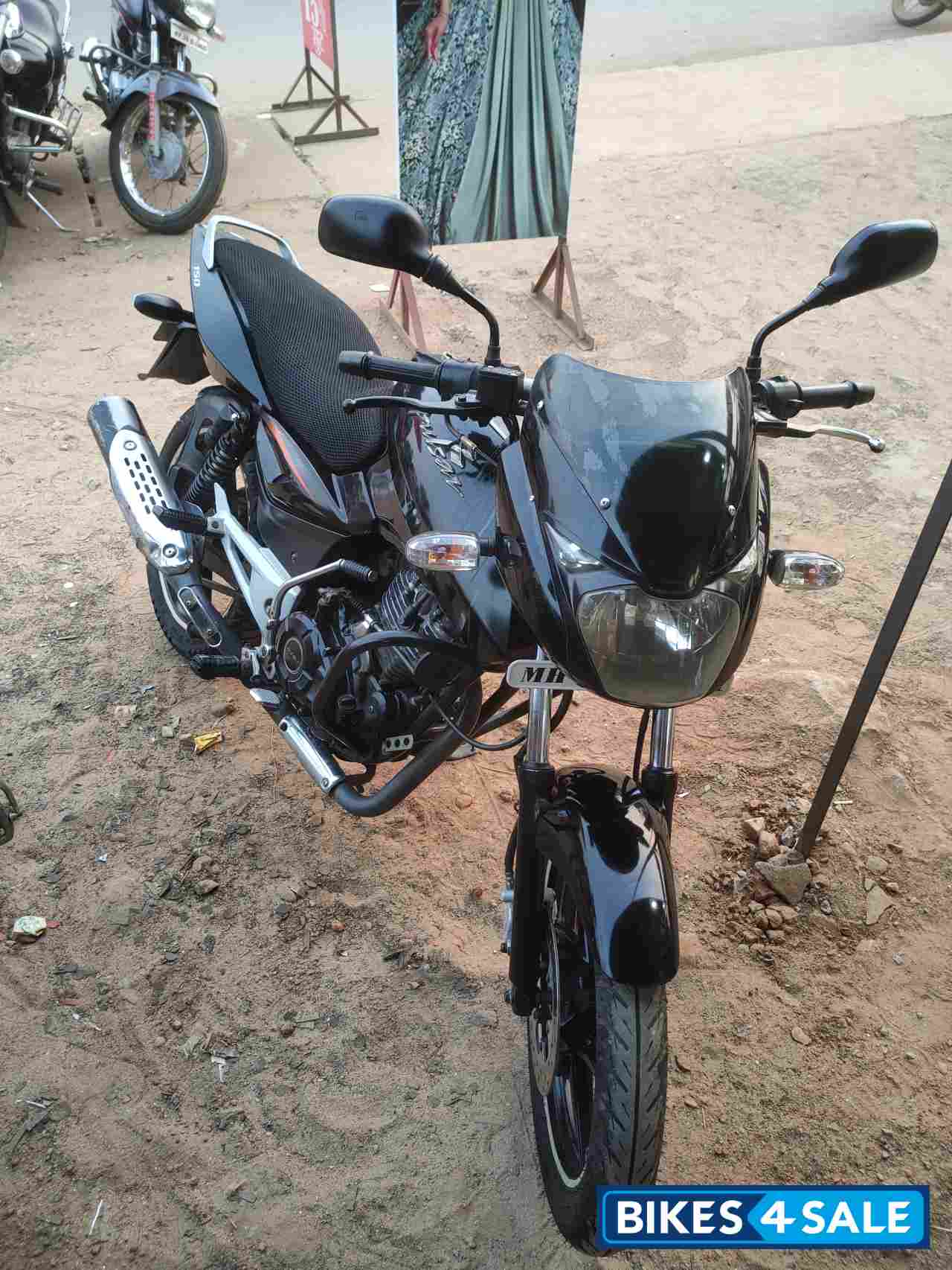 Black Bajaj Pulsar 150 Black Bajaj Pulsar 150