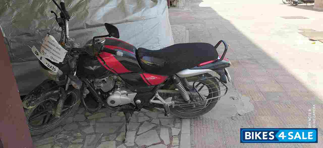 Bajaj V15