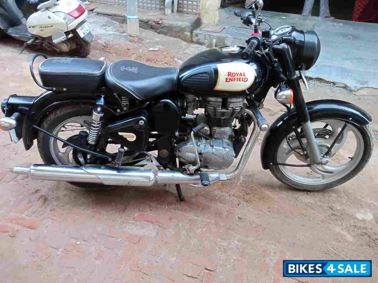Black Royal Enfield Classic 350