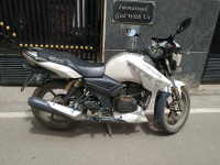 White TVS Apache RTR 180