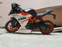 White KTM RC 390