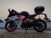 White KTM RC 390