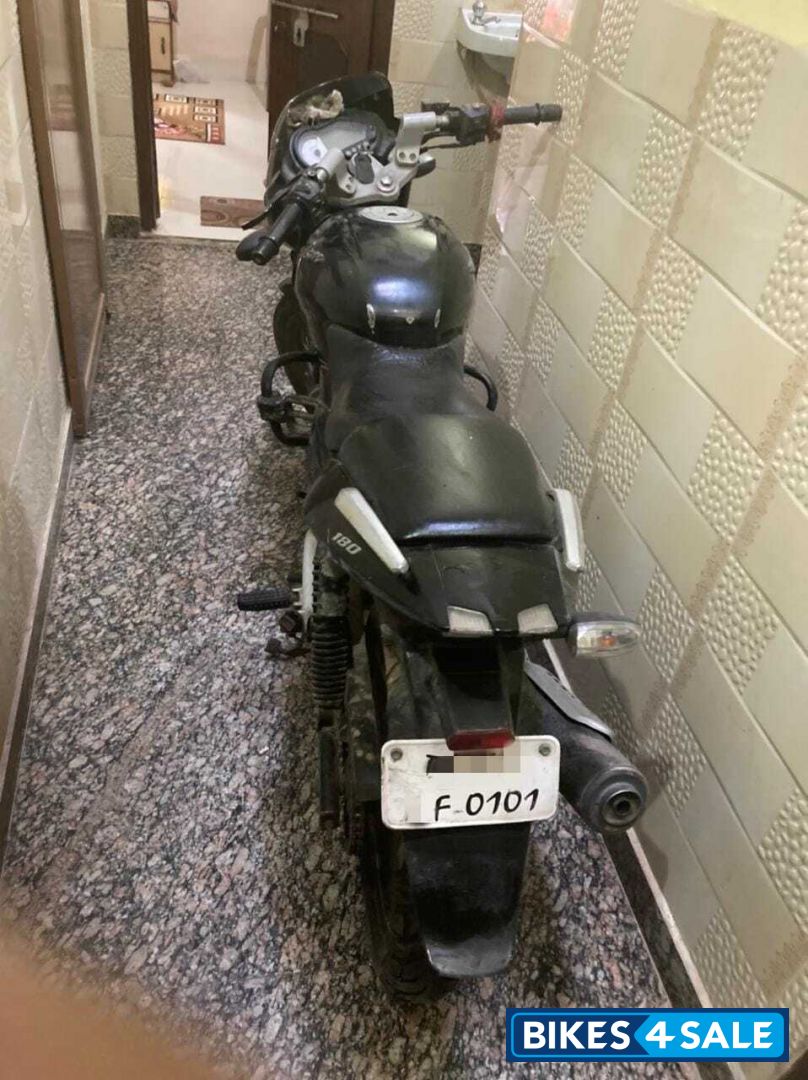Black Bajaj Pulsar 180 DTSi