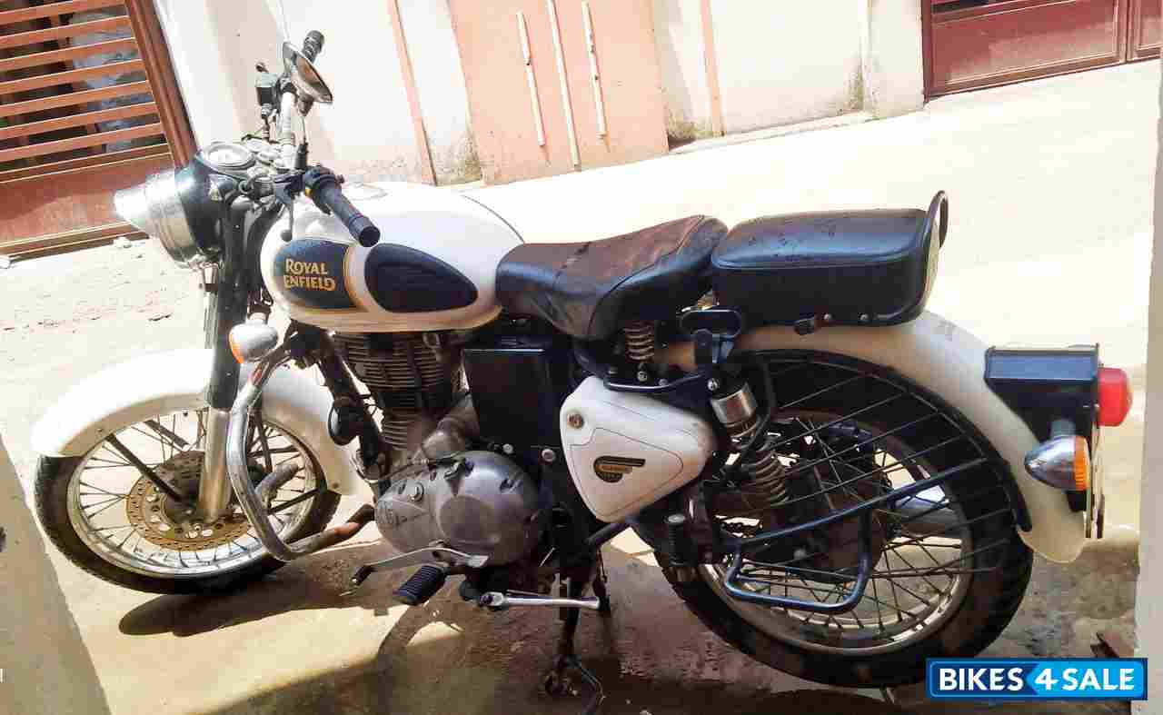 Ash White Royal Enfield Classic 350 Ash White Royal Enfield Classic 350