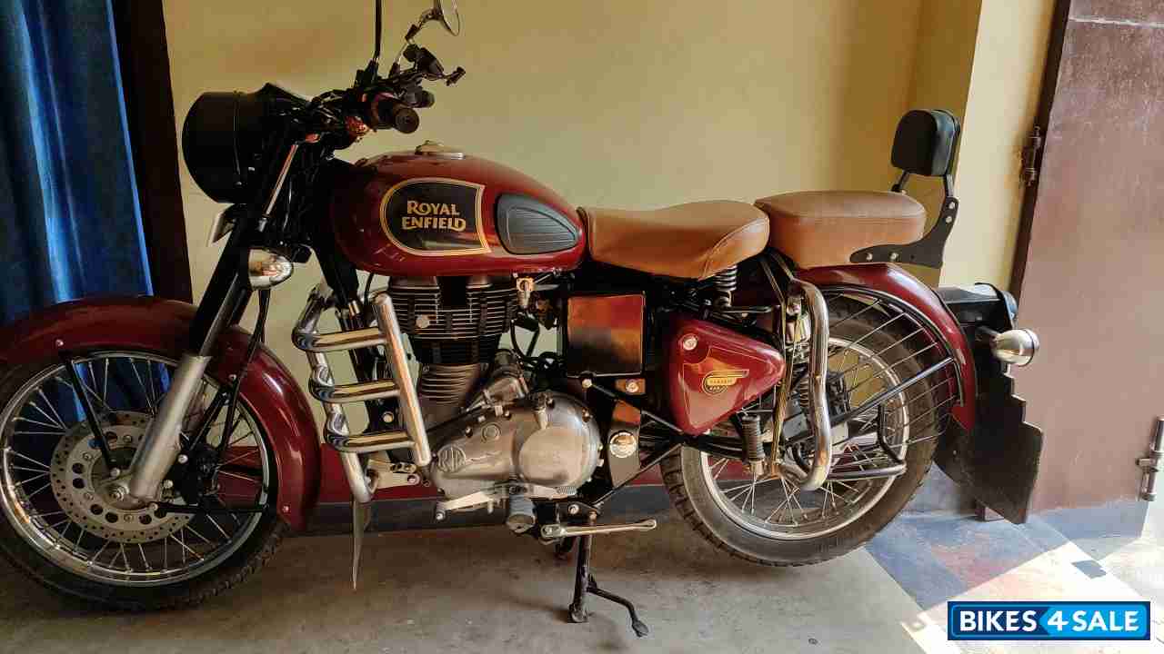 Chestnut Royal Enfield Classic 350
