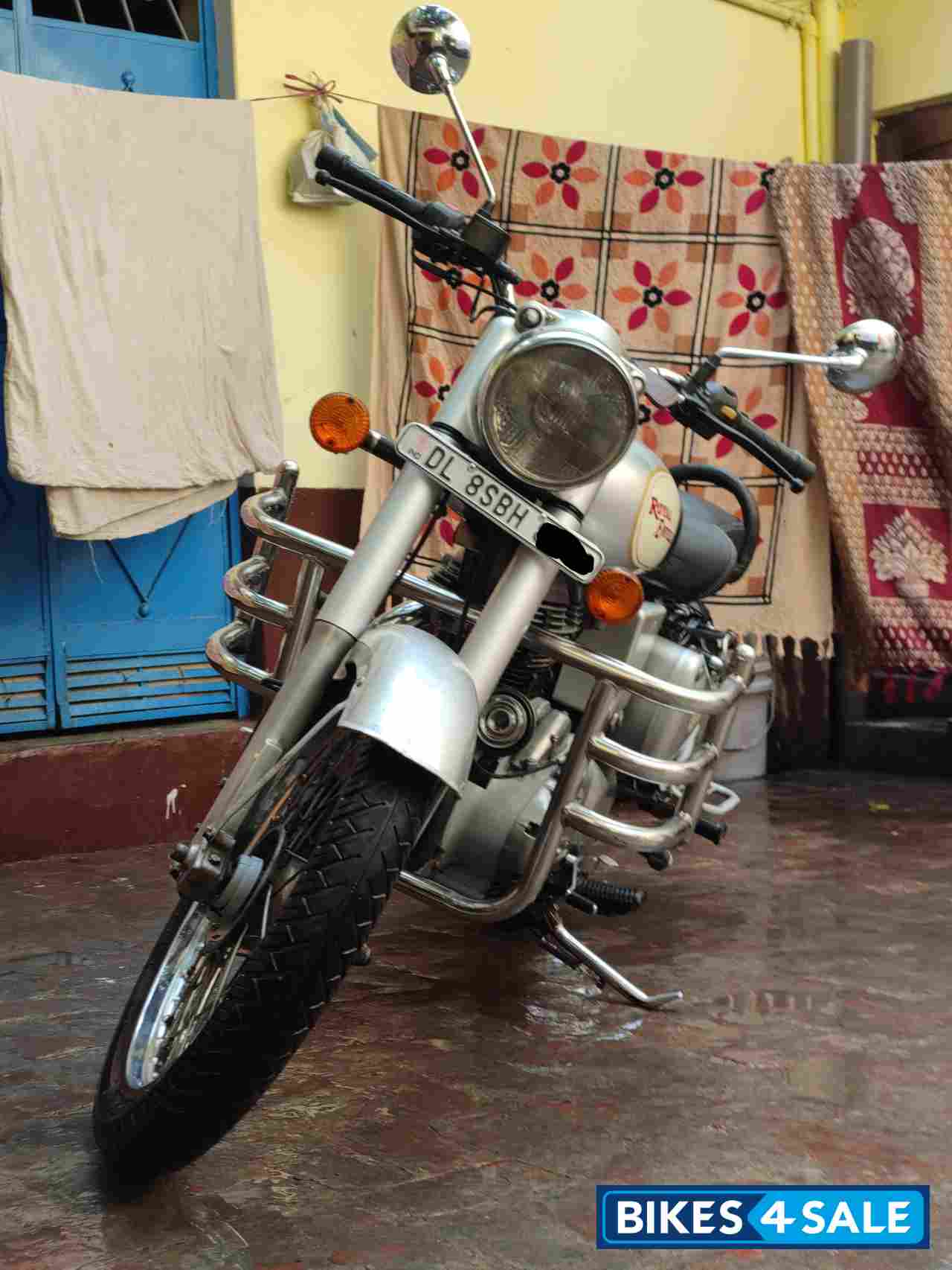 Silver Royal Enfield Classic 350 Silver Royal Enfield Classic 350