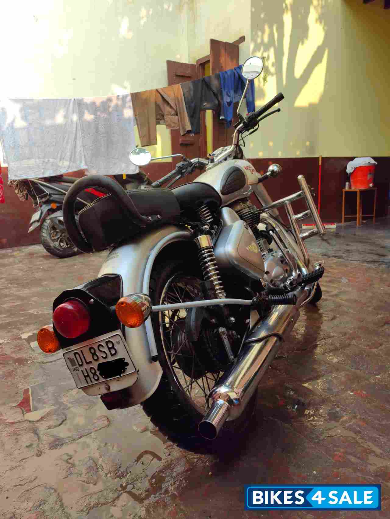 Silver Royal Enfield Classic 350 Silver Royal Enfield Classic 350