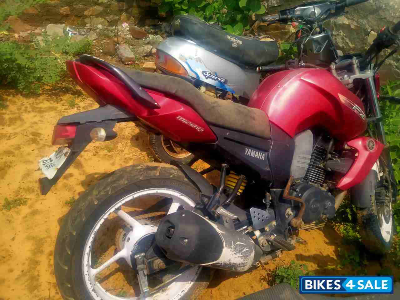 Red Yamaha FZ16