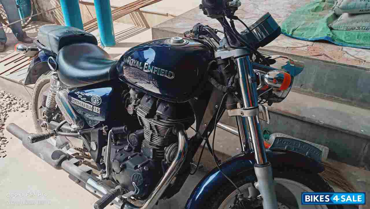 Dark Blue Royal Enfield Thunderbird 350 Dark Blue Royal Enfield Thunderbird 350