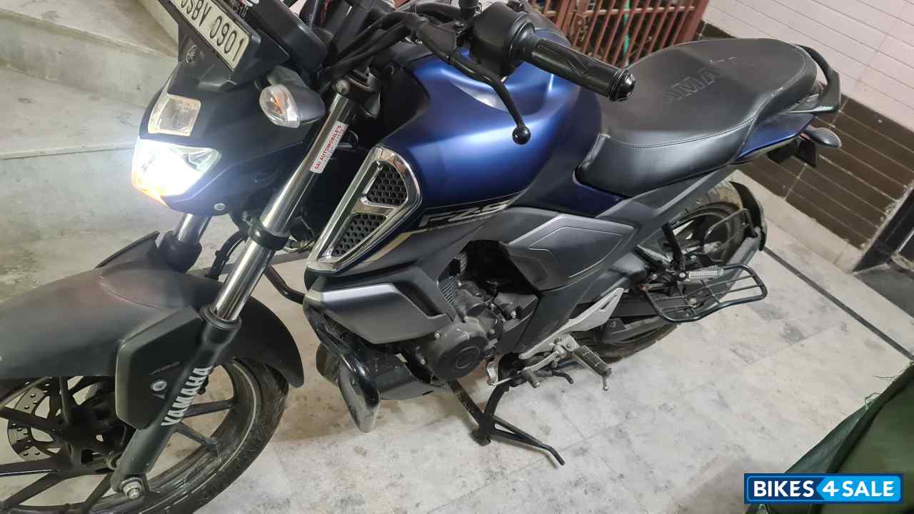 Blue Yamaha FZ-S FI V3