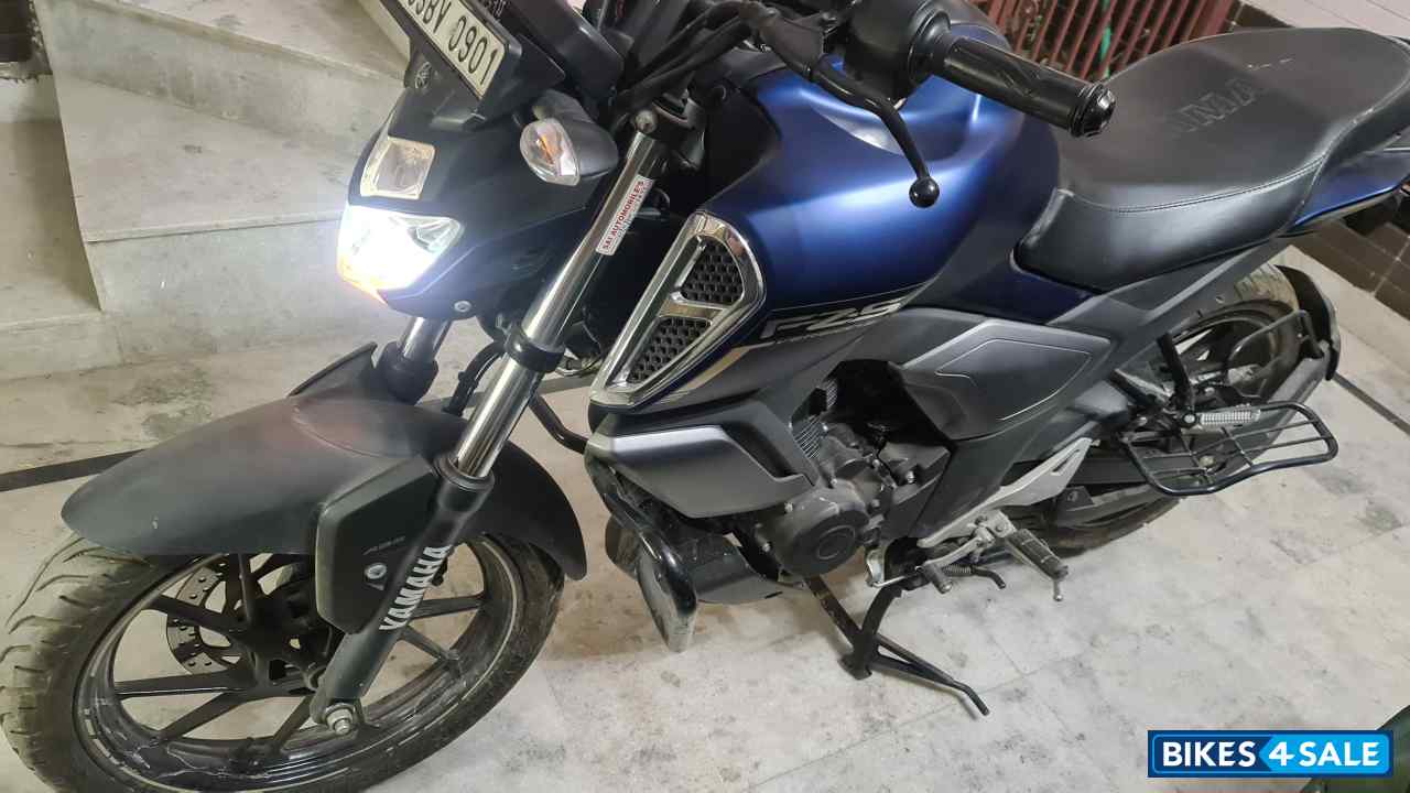 Blue Yamaha FZ-S FI V3