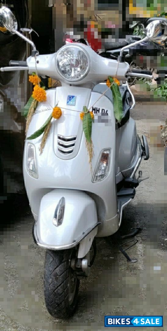 Pearl White Vespa VXL 125