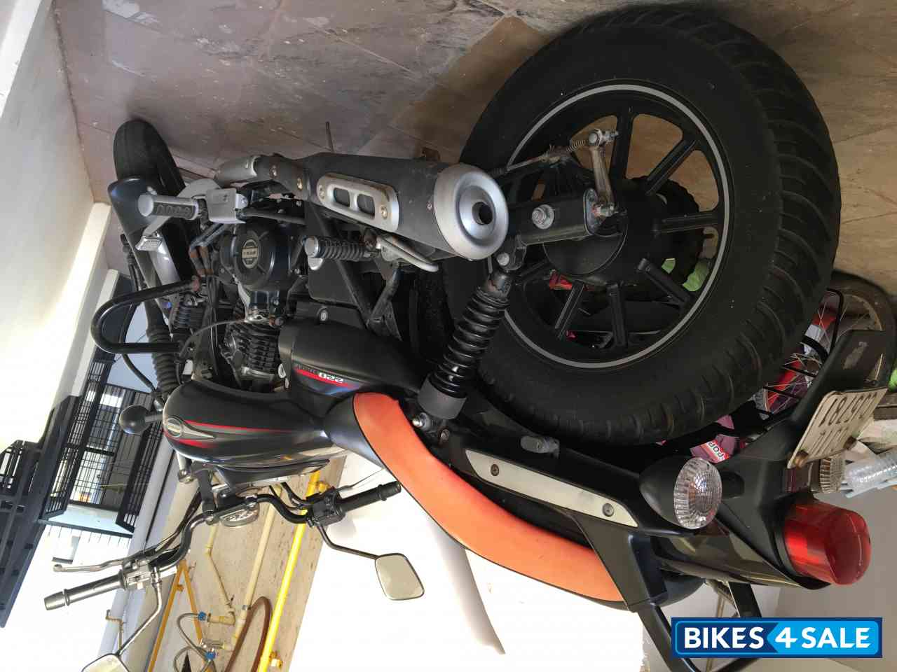 Black/red Bajaj Avenger Street 220