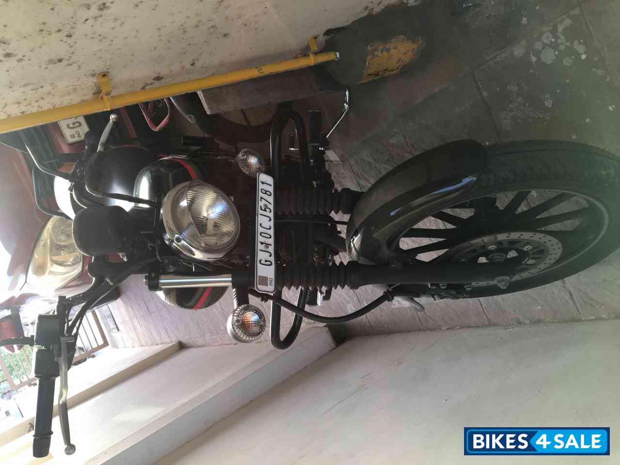 Black/red Bajaj Avenger Street 220