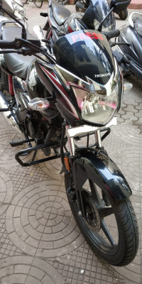 Red Honda Shine BS6