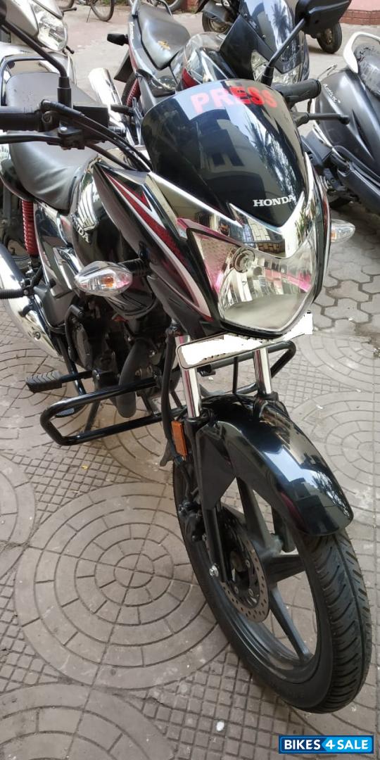 Red Honda Shine BS6
