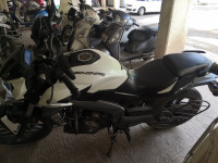 White Bajaj Dominar 400 Disc