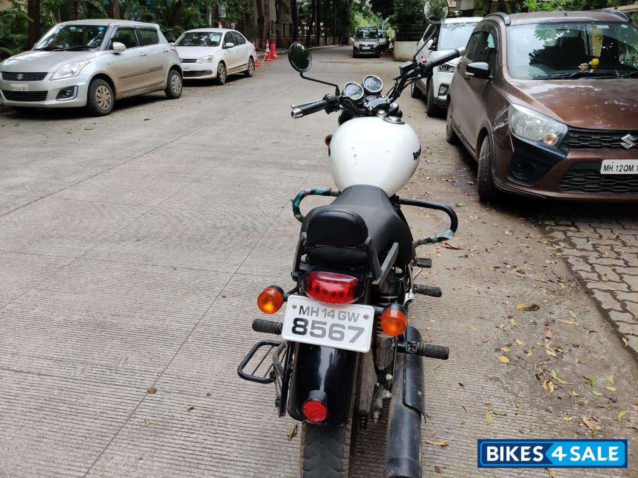 White Royal Enfield Thunderbird X 350