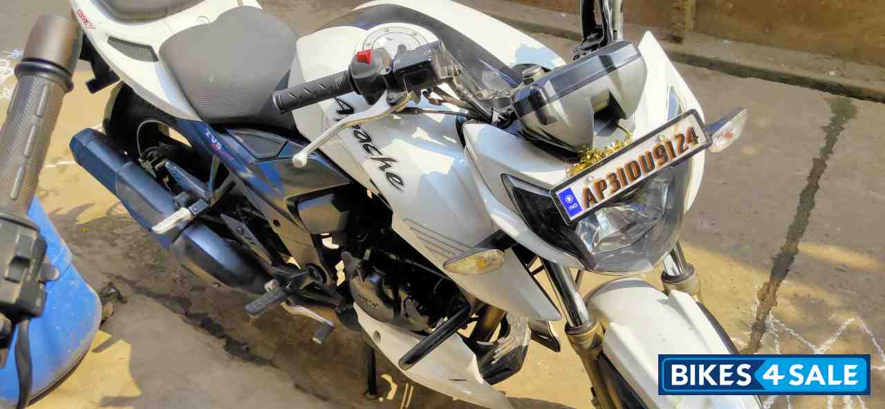 TVS Apache RTR 200 4V