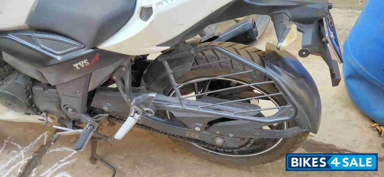 TVS Apache RTR 200 4V