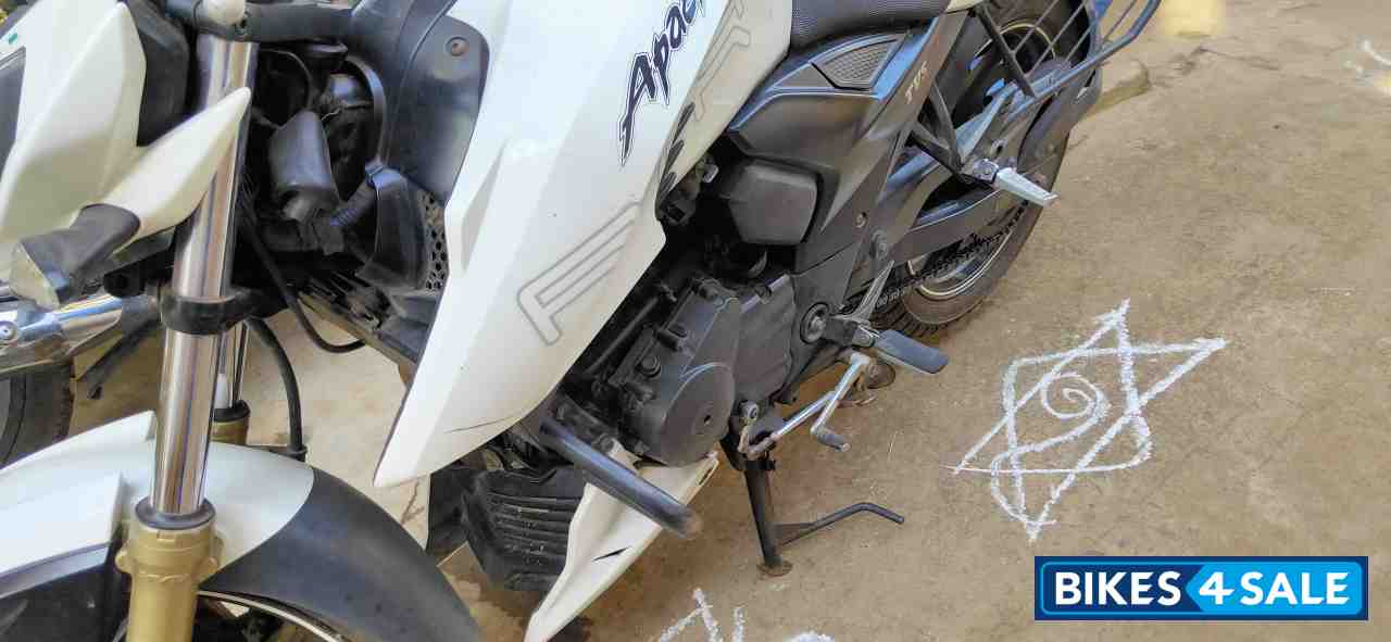TVS Apache RTR 200 4V
