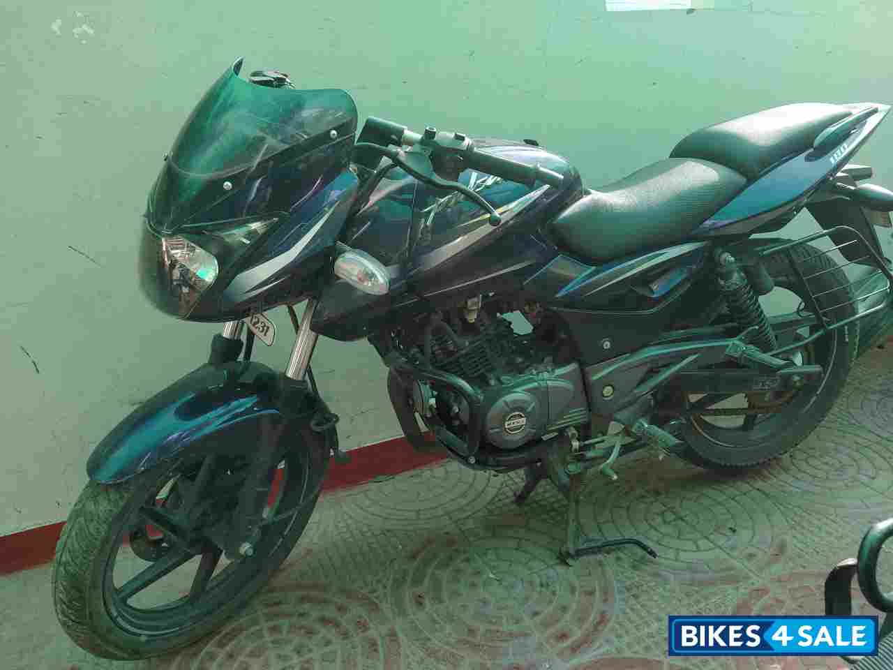 Blue Bajaj Pulsar 180 DTSi