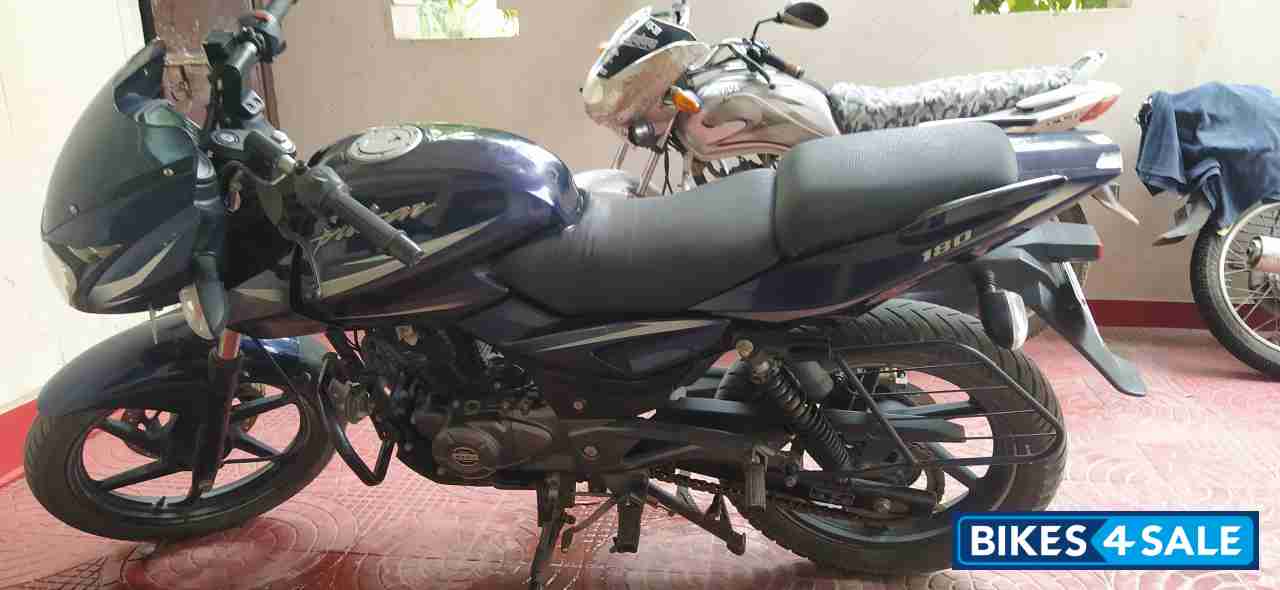 Blue Bajaj Pulsar 180 DTSi Blue Bajaj Pulsar 180 DTSi