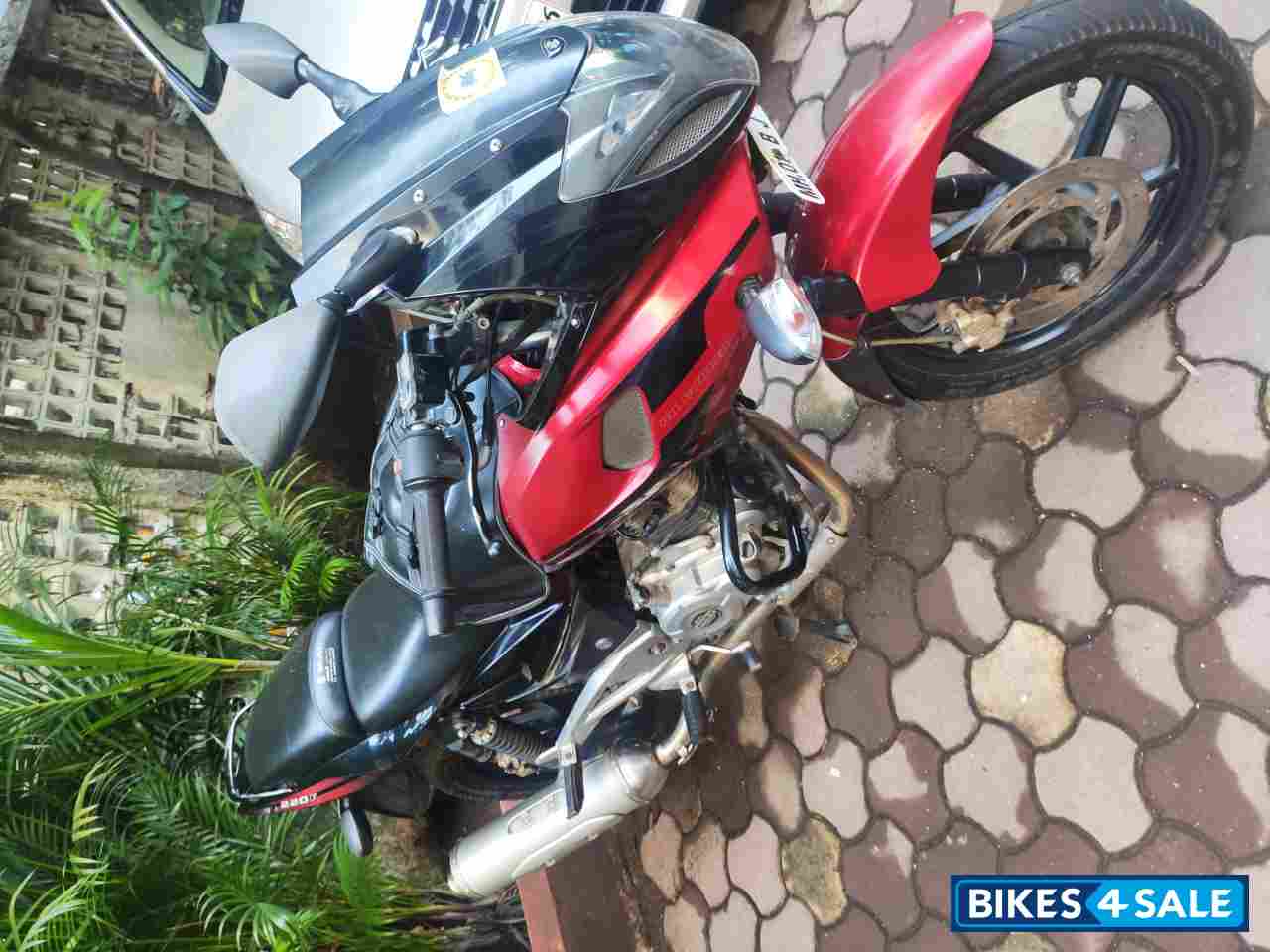 Bajaj Pulsar 220F