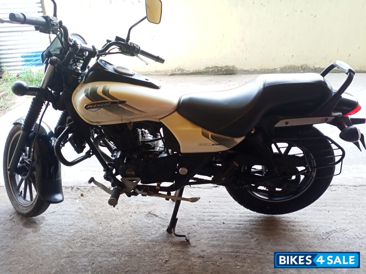 Bajaj Avenger Street 220