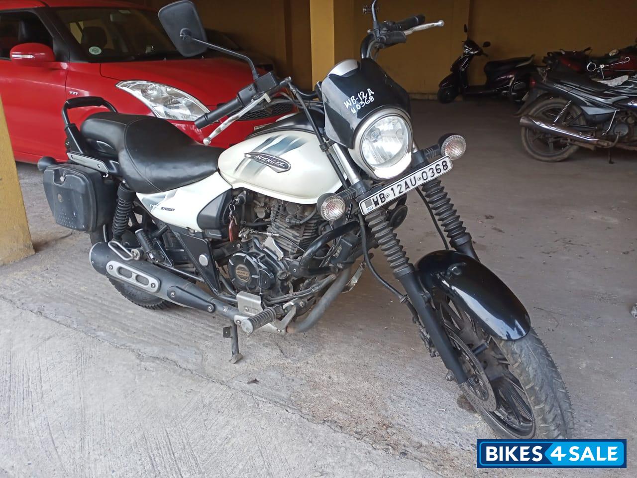 Bajaj Avenger Street 220