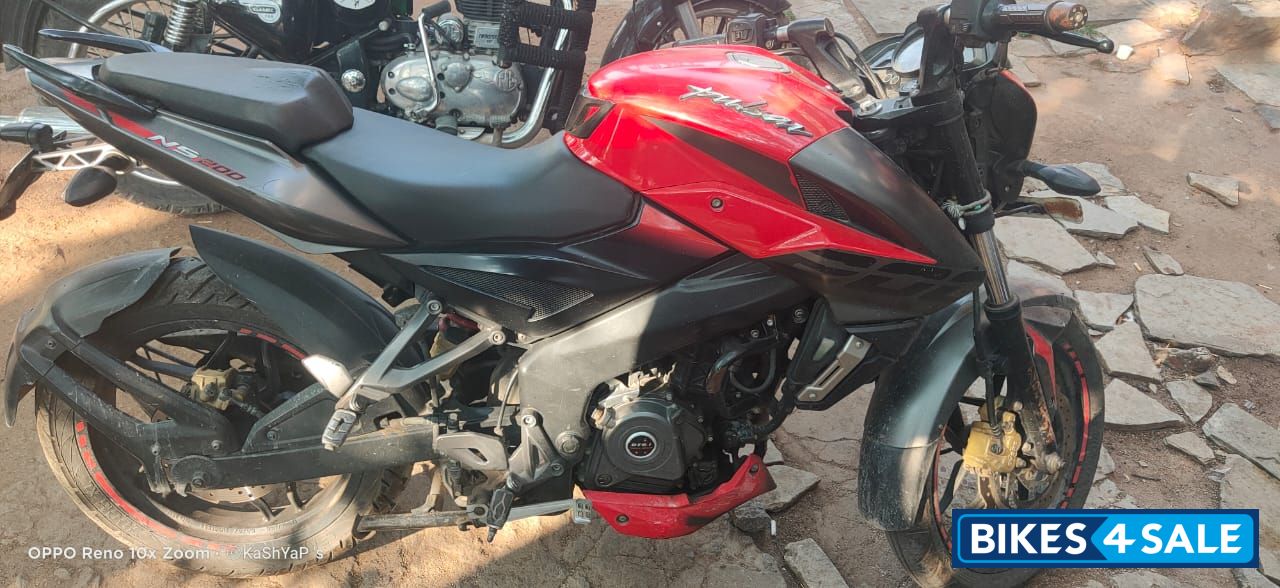 Bajaj Pulsar 200 NS