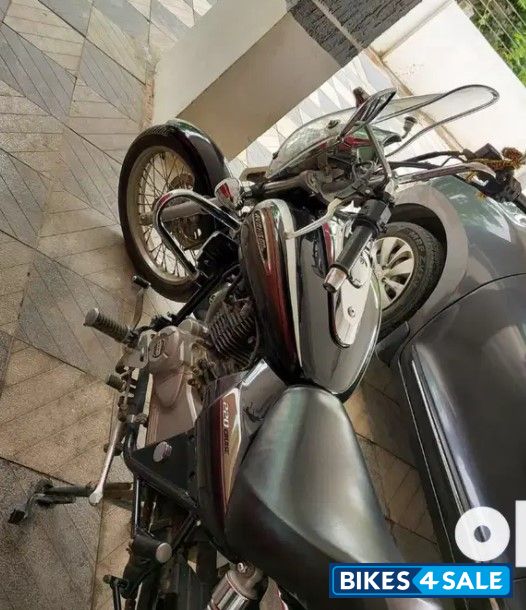 Auburn Black Bajaj Avenger Cruise 220