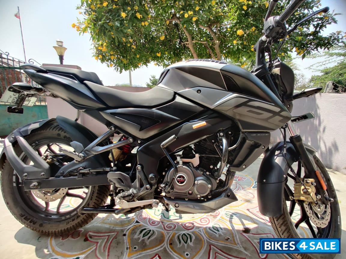 Gray Bajaj Pulsar NS 160 BS6
