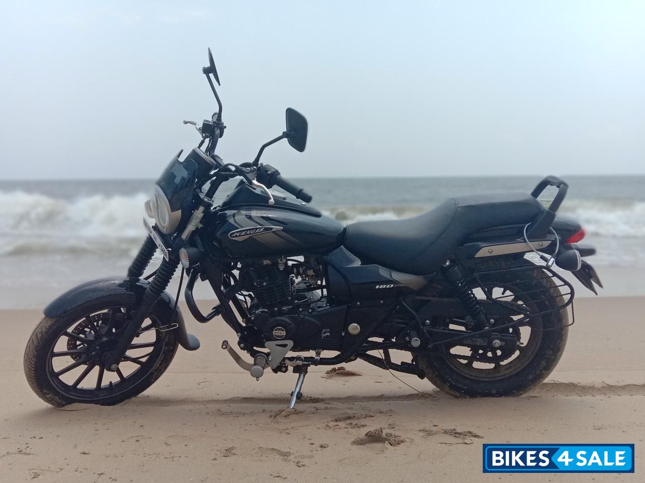 Black Bajaj Avenger Street 180 Black Bajaj Avenger Street 180