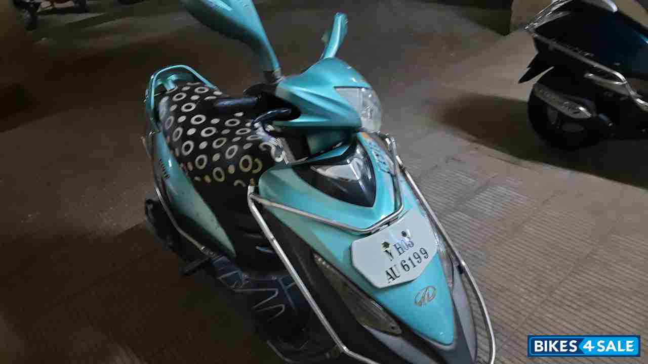 Green Mahindra Flyte