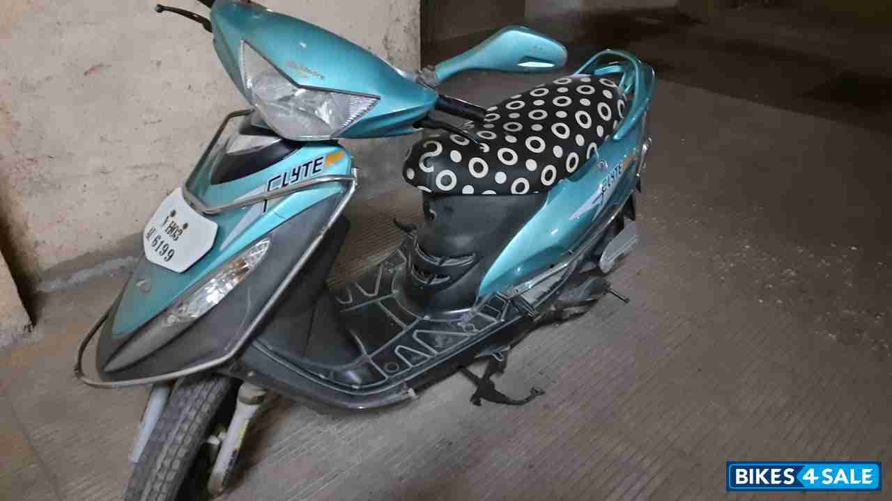 Green Mahindra Flyte