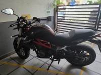 Black Benelli TNT 300